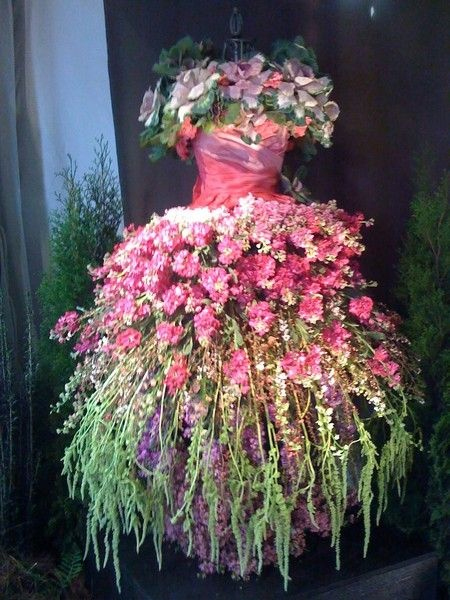 Amazing flowers made to look like an evening gown!